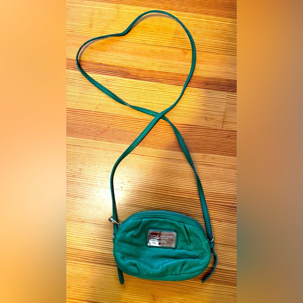 Marc by Marc Jacob’s green leather cross body purse